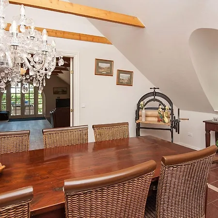 Luxury Retreat With Pool - By Traum Holiday home *